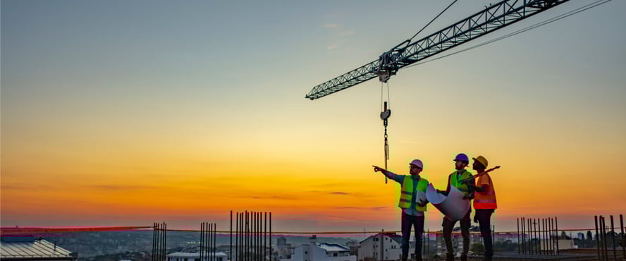 Asite_Blog_Why_the_ISO19650_Standard_Matters_for_the_Middle_East_AECO_Industry_team_crane