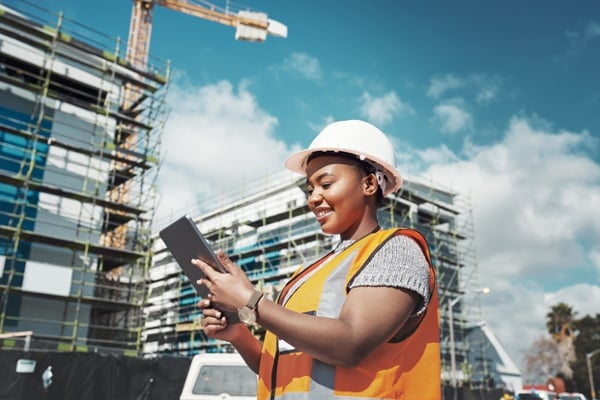 Asite_Blog_Women_Paving_Their_Way_in_Construction_Woman_Tablet_Jobsite.jpg